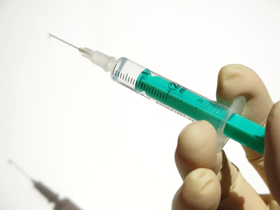 Disposable syringe needle drip