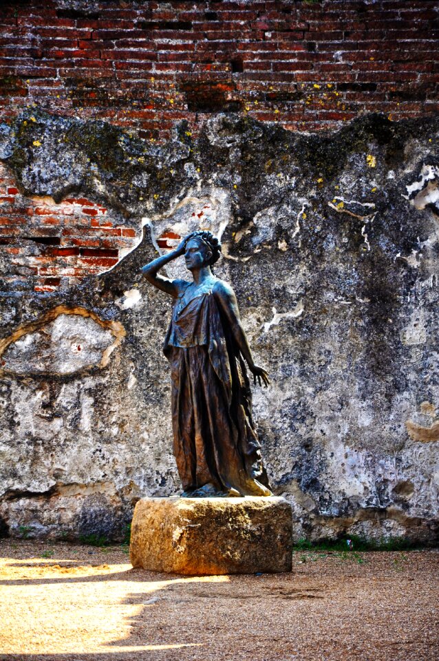 Statue monument muse