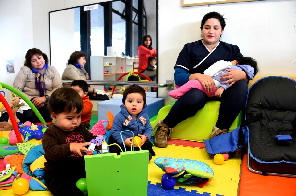 Presidenta Bachelet, acompañada del ministro Eyzaguirre, inauguró un nuevo jardín infantil de la Junji, como parte del compromiso de Gobierno de ampliar la cobertura en educación parvularia