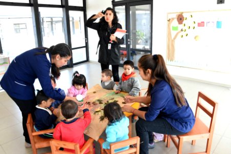 Presidenta Bachelet, acompañada del ministro Eyzaguirre, inauguró un nuevo jardín infantil de la Junji, como parte del compromiso de Gobierno de ampliar la cobertura en educación parvularia