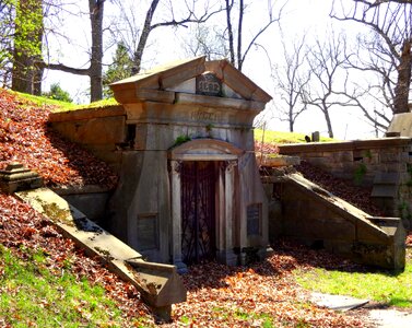 Grave mausoleum gravestone photo