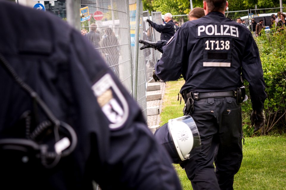 Marsch der Entschlossenen - Gräber vor dem Bundestag