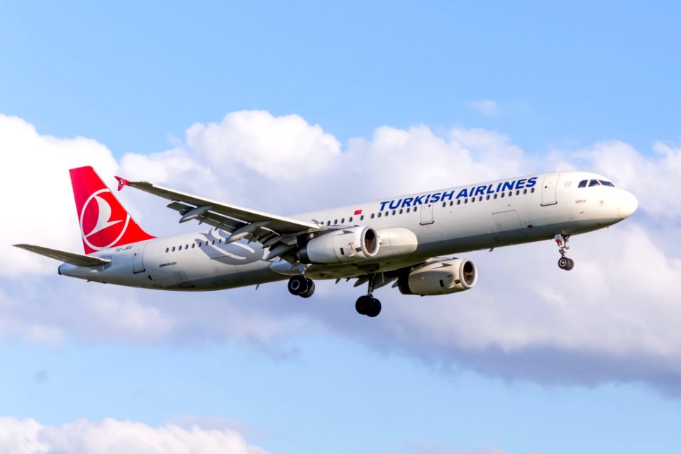 Turkish Airlines TC-JRS @TXL