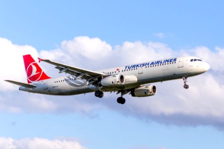 Turkish Airlines TC-JRS @TXL photo
