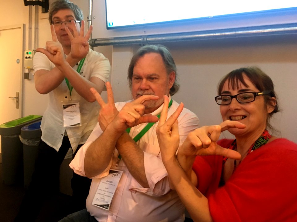 Virtually Connecting Hand Signs