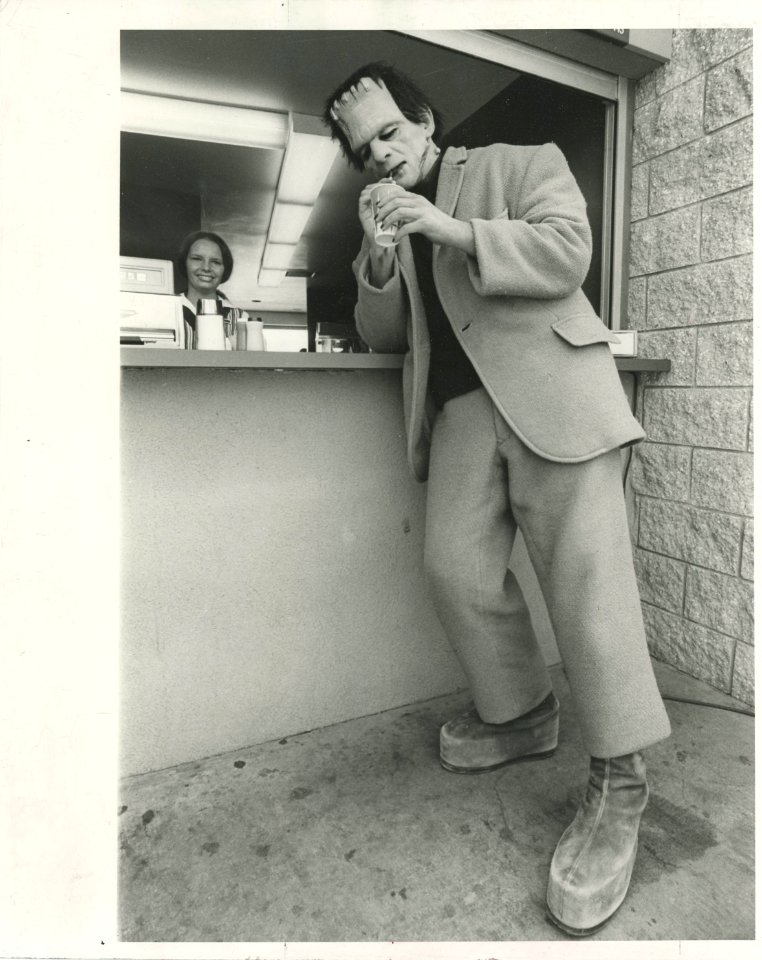UNIVERSAL STUDIOS - Photo - Frankenstein - Mike Bongiorno - 2-A - December 5, 1971 - Quenching A Monster-Sized Thirst