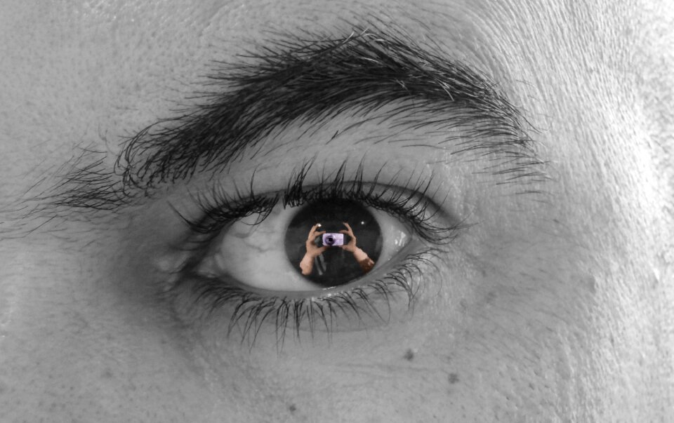 Color black white œil