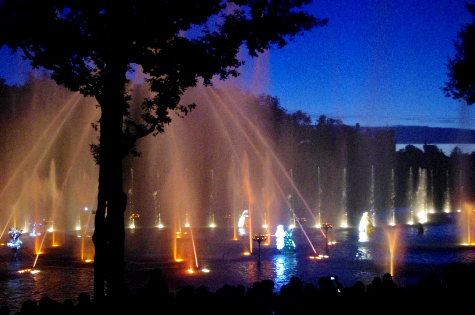 jets d'eau nocturne au puy du fou