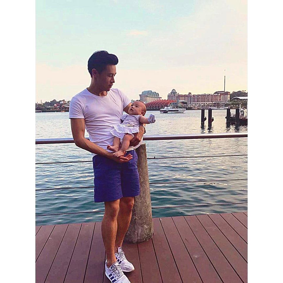 奶爸生活 BABY DADDY 。 VIVO CITY 週末逛逛。梧海跟爸爸的小約會。  #パパ #週末 #デート #生後3ヶ月 #新生児 #女の子 #かわいい #Handsome #dad #beautiful #girl #kids #instakids #child #children #childrenphoto #love #cute  #adorable #instagood #young  #pretty #little #singapore #taiwan #singapore #inst