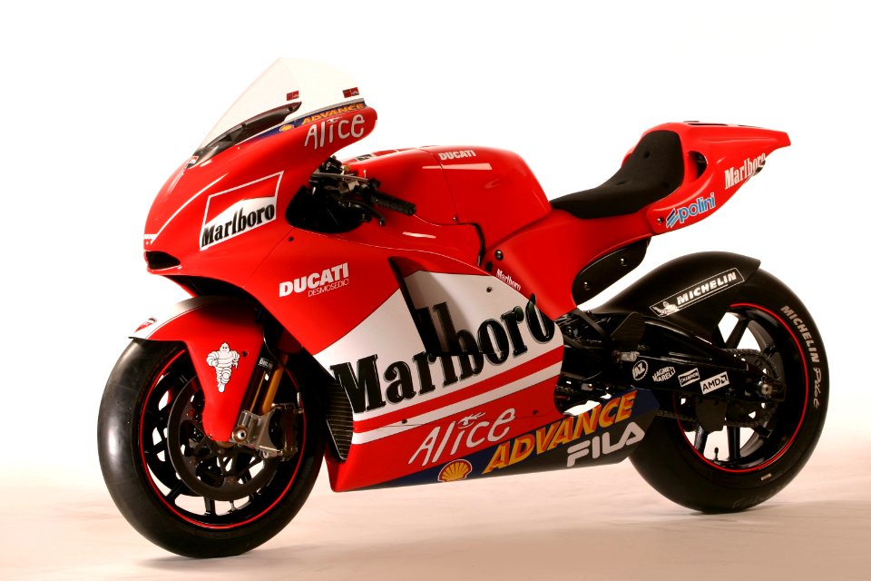 ducati-gp4-test-01