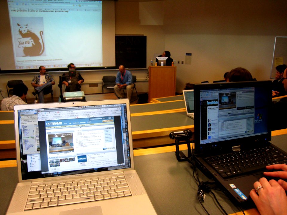 Live from Northern Voice! It's Ustream.tv.injenuity