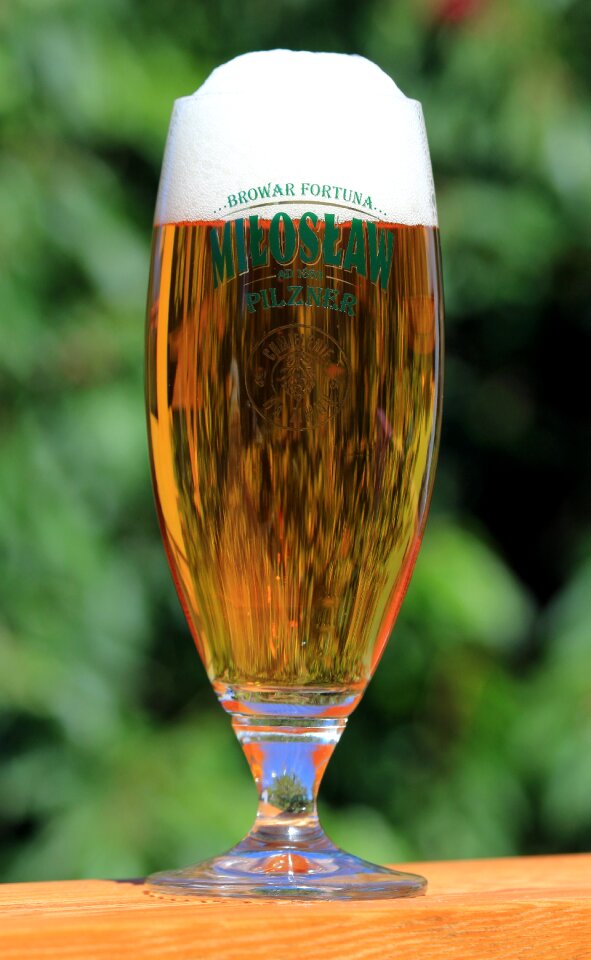Glass serving ale