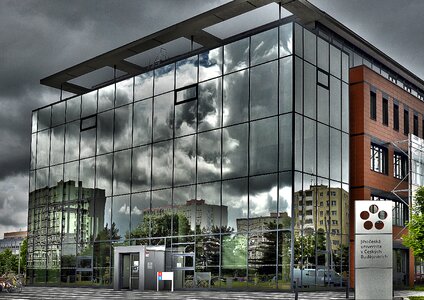 Dim reflection clouds