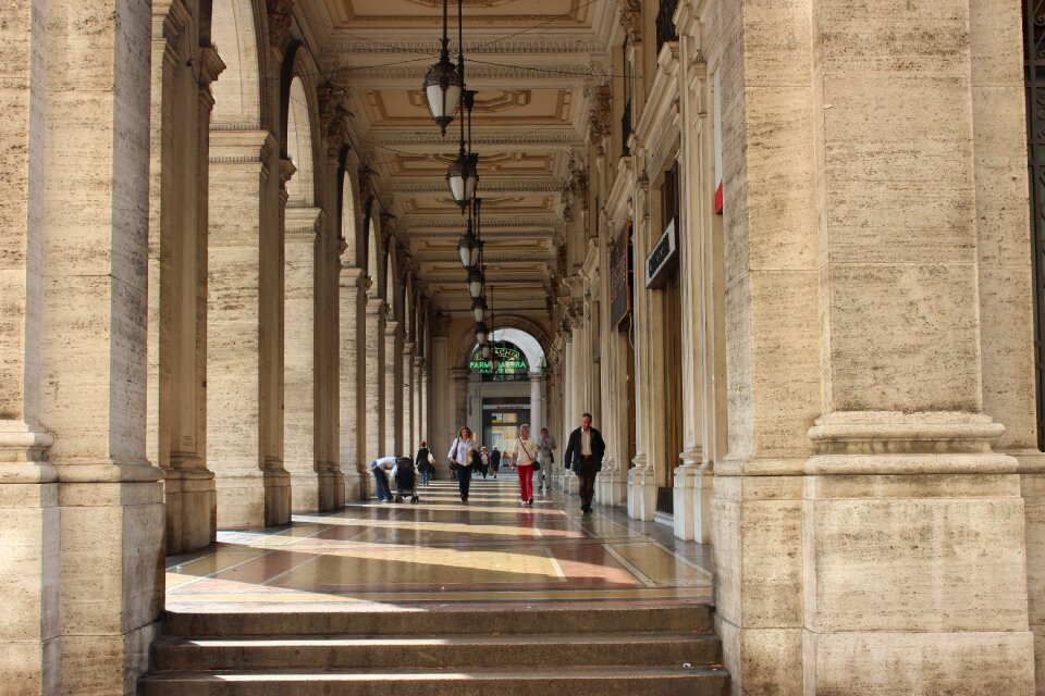 City portici columns