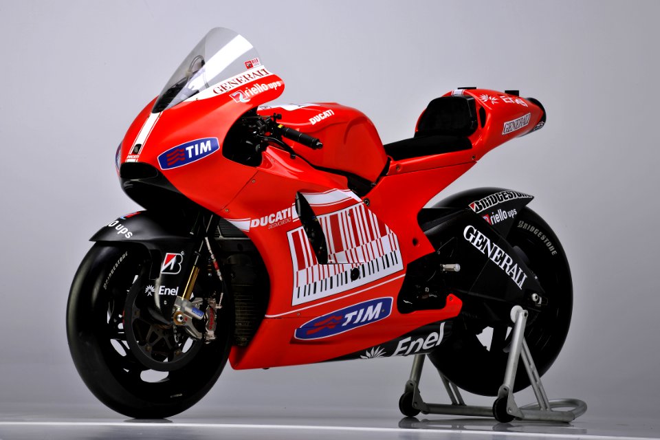 ducati-gp10-test-01