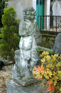 Sculpture grave memorial