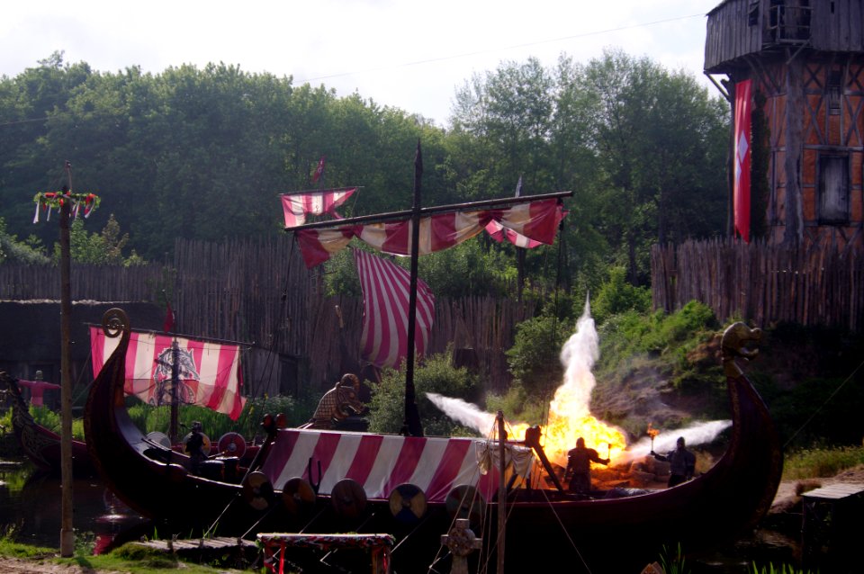 explosion drakkar puy du fou