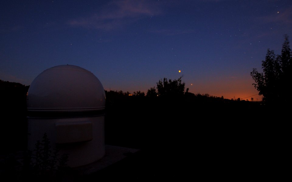 Dark Full Moon with Mars and Saturn.