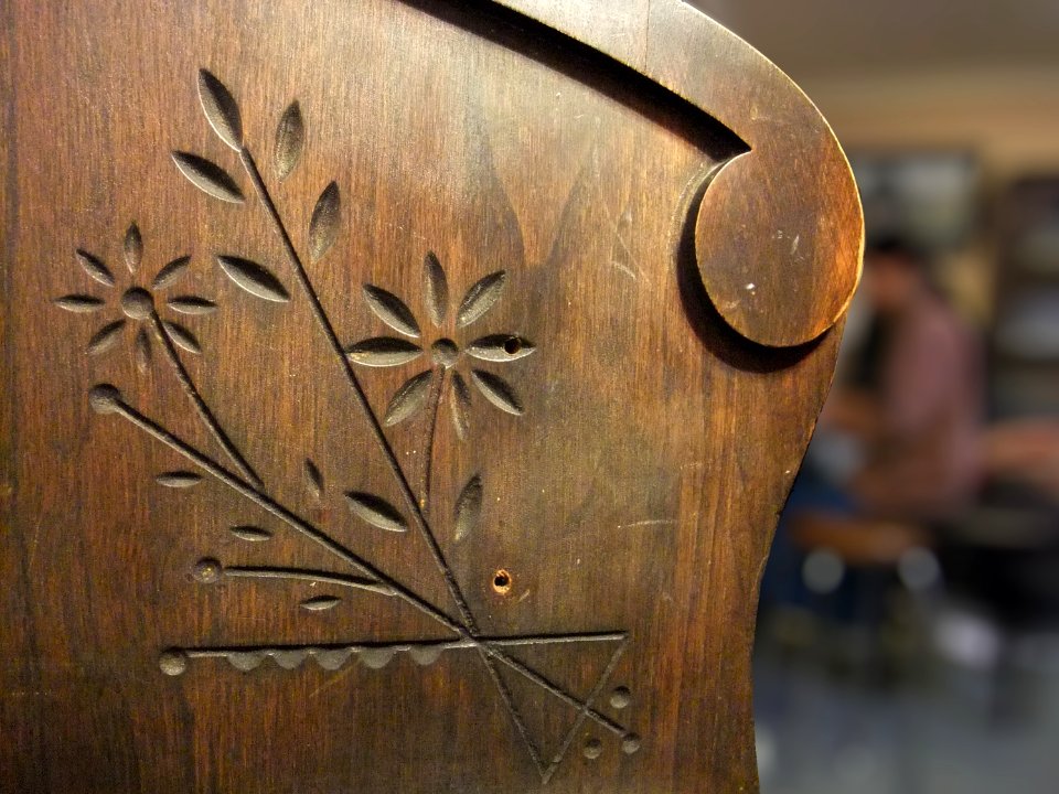 [detail: simple decoration] Parlor reed organ