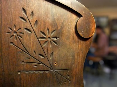 [detail: simple decoration] Parlor reed organ