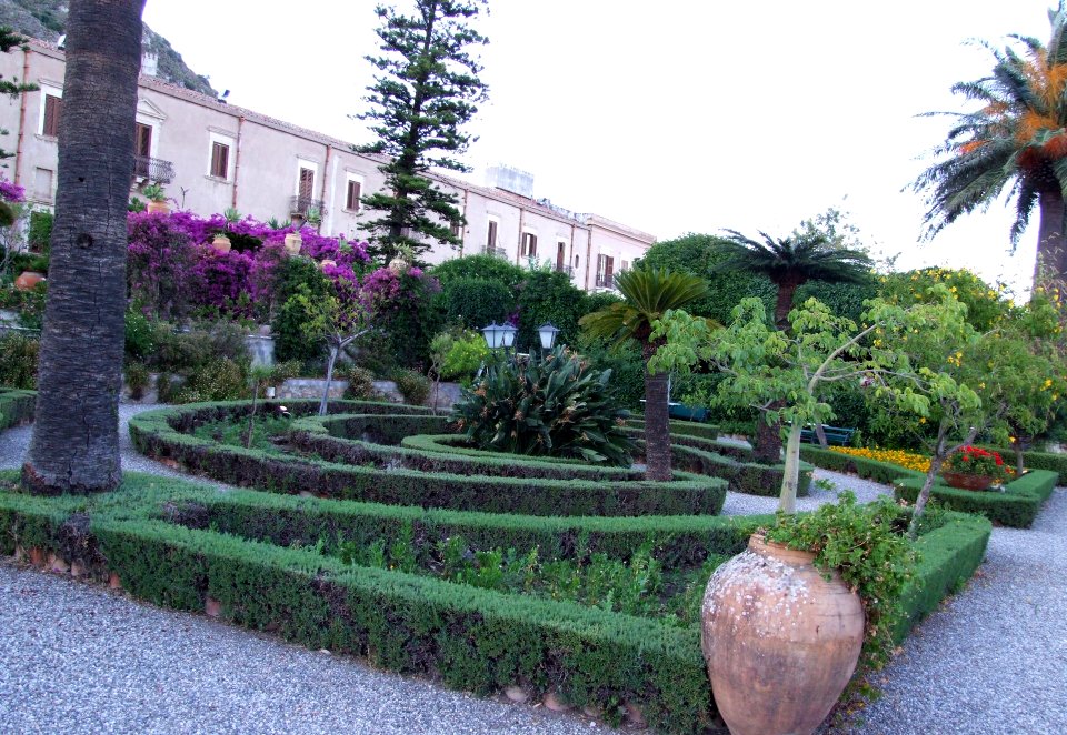 Hotel San Domenico-Taormina-Sicilia-Italy - Creative Commons by gnuckx