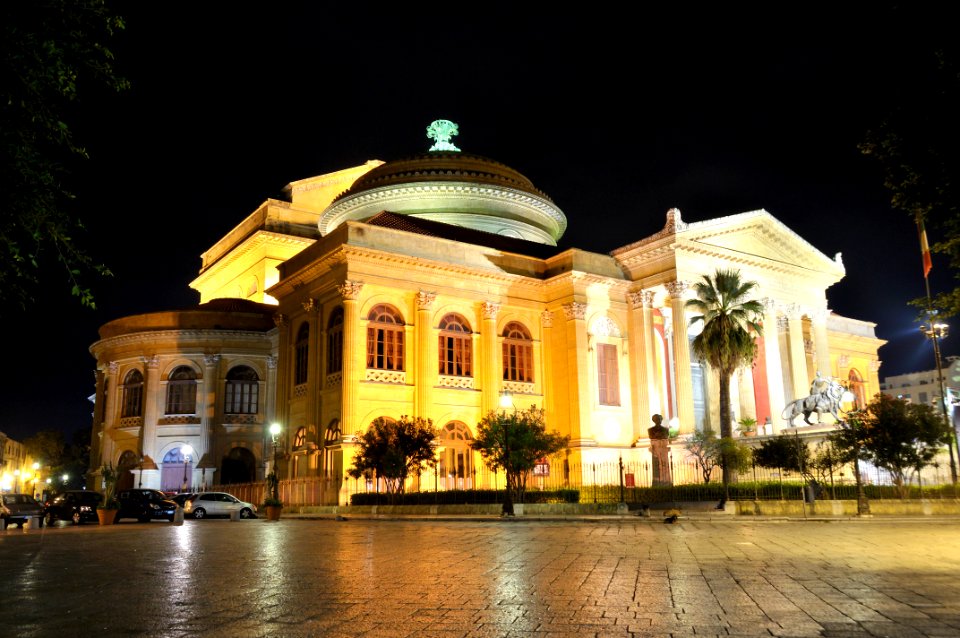 Teatro Massimo - Palermo Italy - Creative Commons by gnuckx