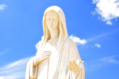 Statue Virgin Mary Medjugorje - Hotel Pansion Porta - Bosnia Herzegovina - Creative Commons by gnuckx