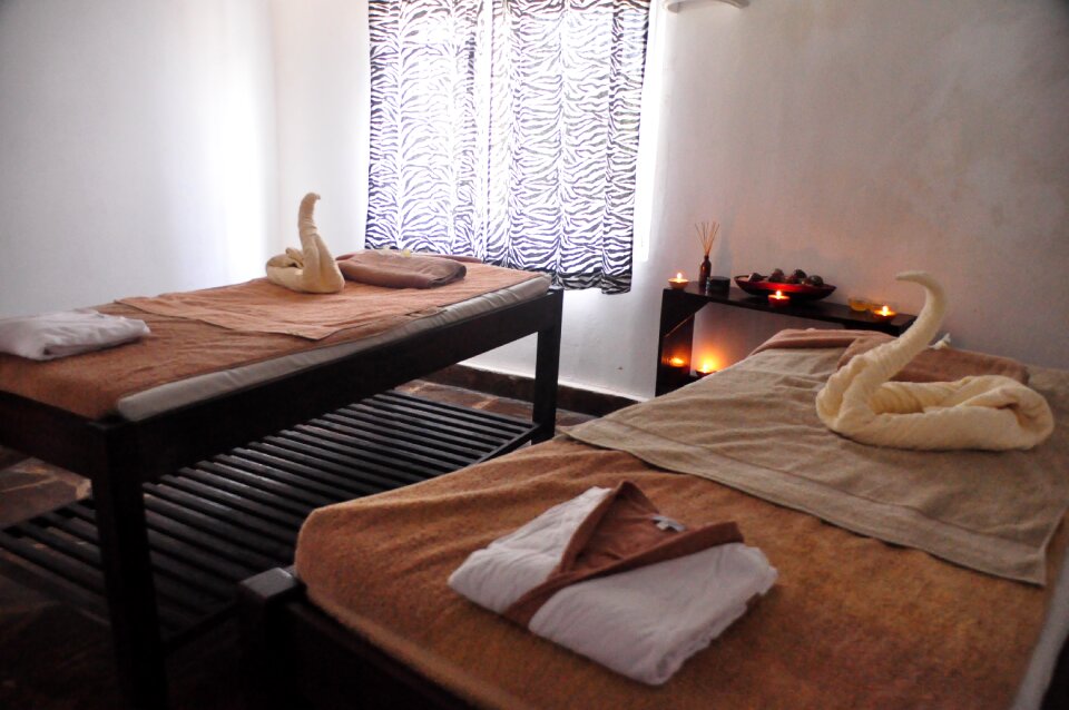 Couples massage spa relaxation