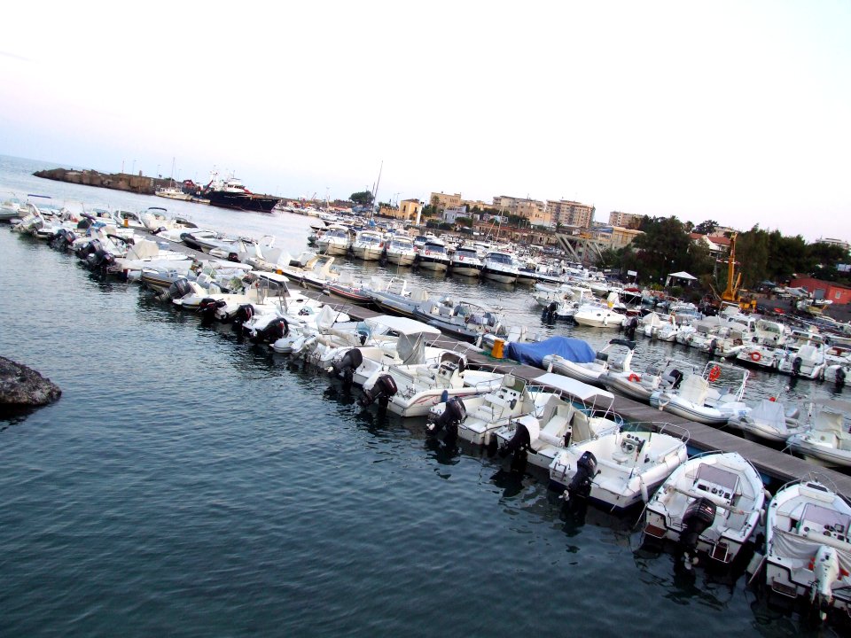 Porto Ulisse-Ognina-Catania-Sicilia-Italy - Creative Commons by gnuckx
