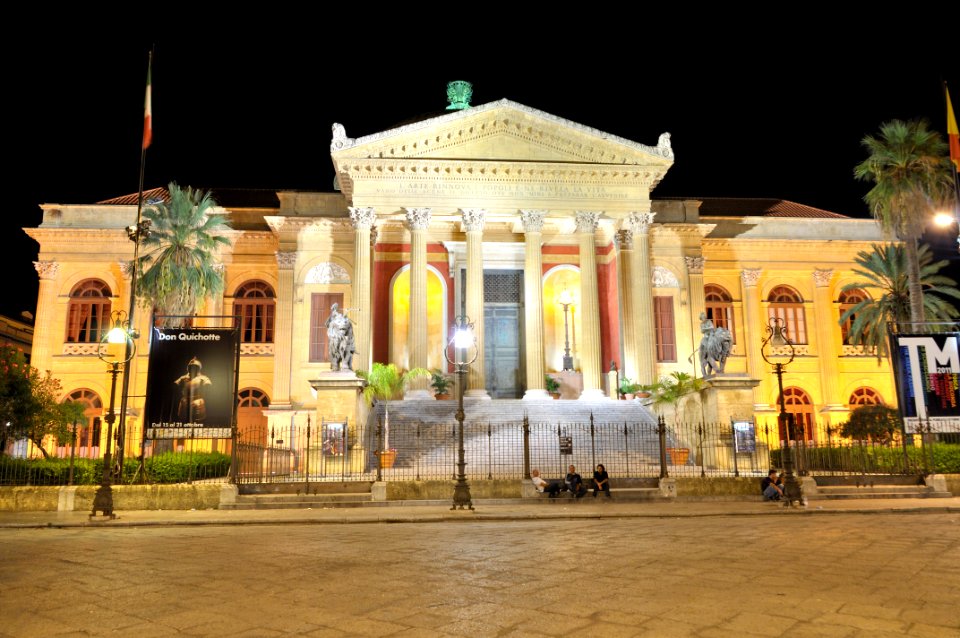 Teatro Massimo - Palermo Italy - Creative Commons by gnuckx
