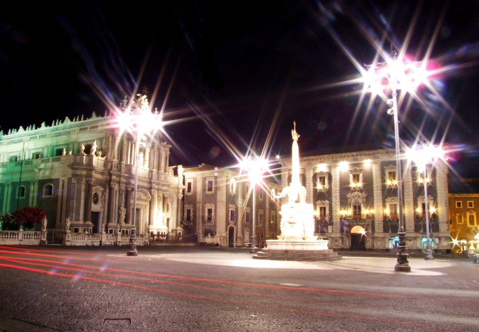 Piazza Duomo-Catania-Sicilia-Italy - Creative Commons by gnuckx