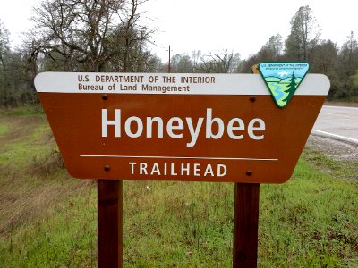 Sign for Honeybee Trailhead photo