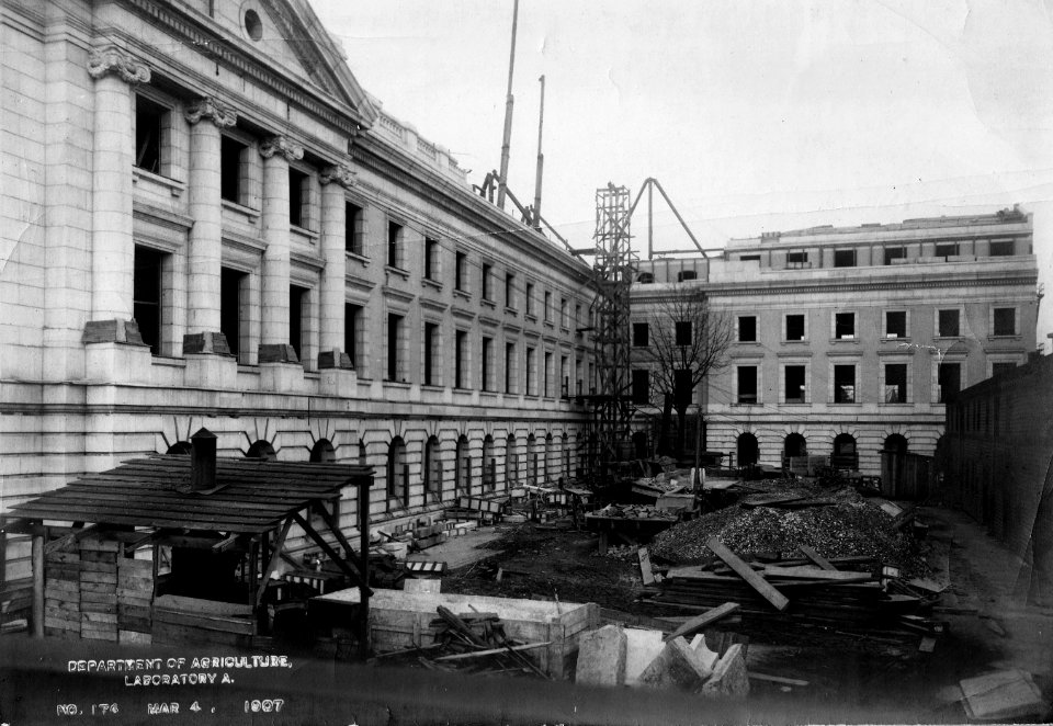 1907 (Mar 4) East Wing Lab A USDA Construction Photo Collection (1)