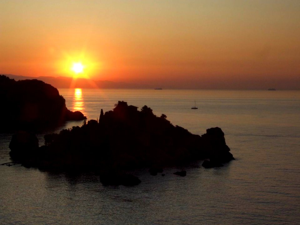 Dawn Sunset-Isola Bella-Taormina-Sicilia-Italy - Creative Commons by gnuckx