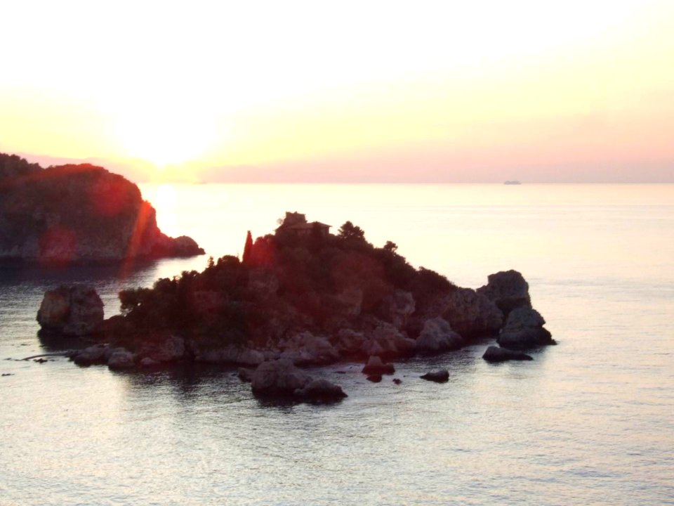 Dawn Sunset-Isola Bella-Taormina-Sicilia-Italy - Creative Commons by gnuckx