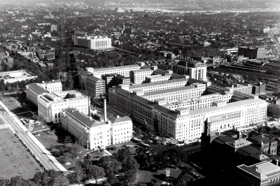 1933 (Oct 1) South Bldg, view from Monument looking SE USDA Construction Photo Collection (1)