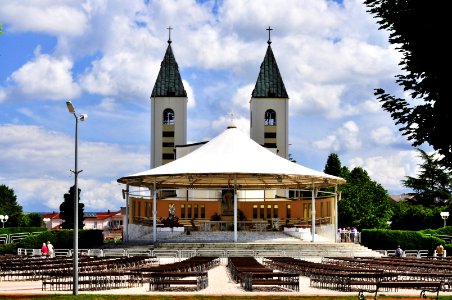 Saint James Church (St. Jakov) Medjugorje - Hotel Pansion Porta - Bosnia Herzegovina - Creative Commons by gnuckx