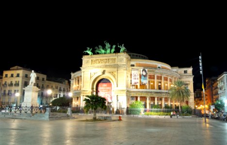 Teatro Politeama - Palermo Italy - Creative Commons by gnuckx