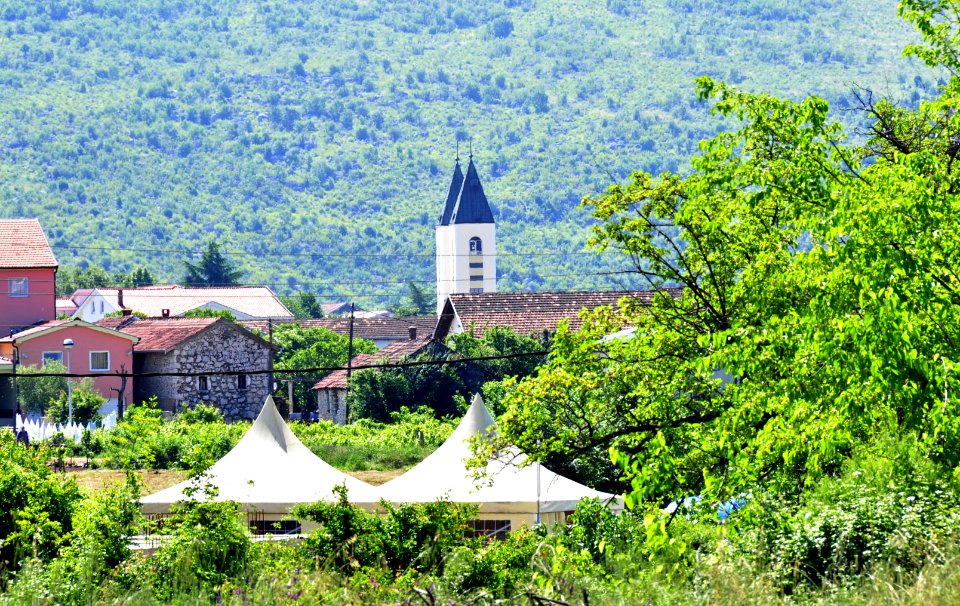 Saint James Church (St. Jakov) Medjugorje - Hotel Pansion Porta - Bosnia Herzegovina - Creative Commons by gnuckx