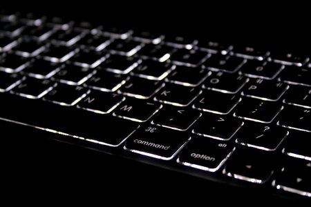 Lighting the keys on the keyboard apple