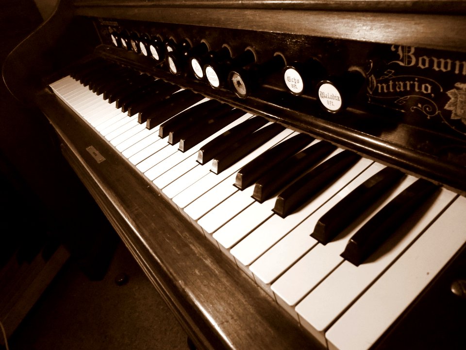 [keyboard detail full] Parlor reed organ