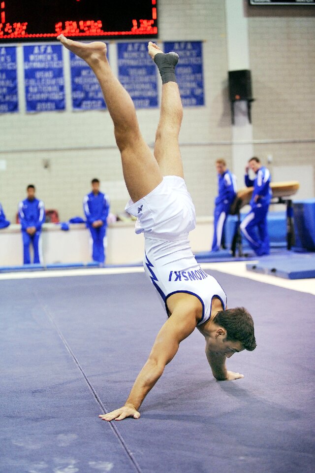 Floor exercise split