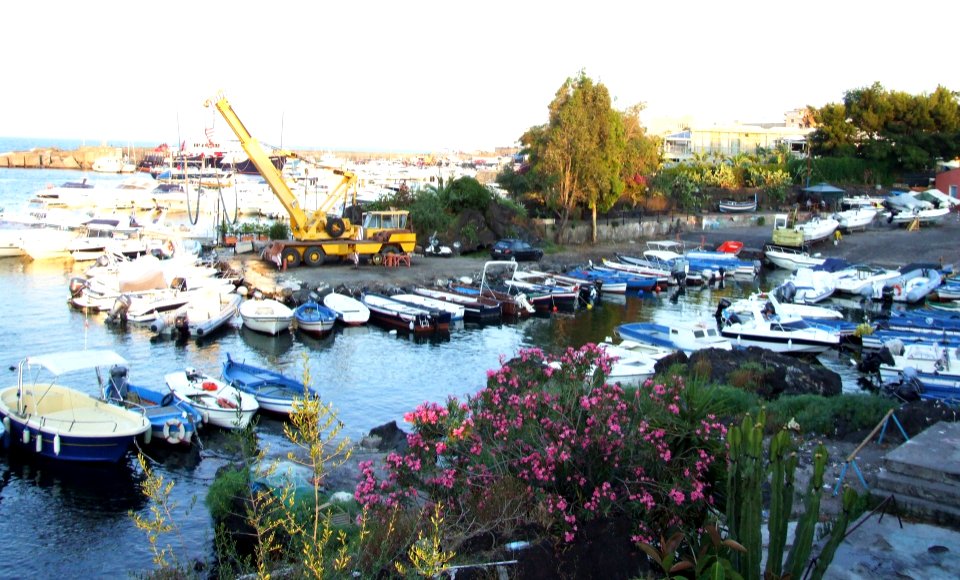 Porto Ulisse-Ognina-Catania-Sicilia-Italy - Creative Commons by gnuckx