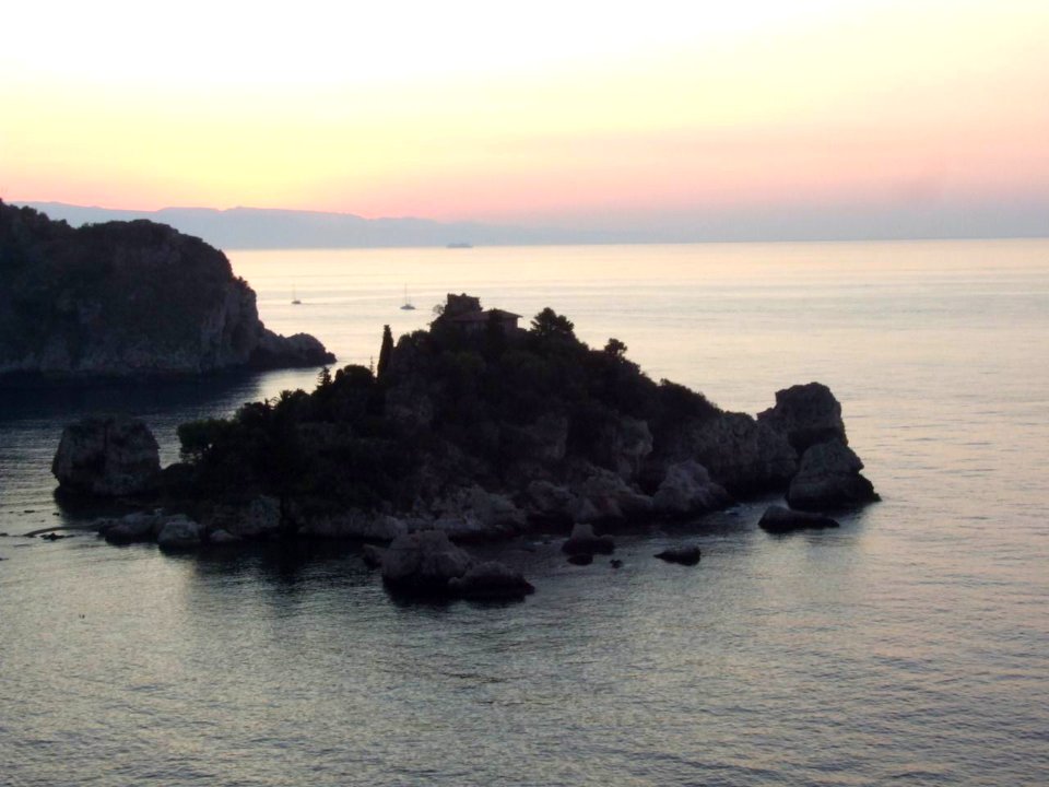 Dawn Sunset-Isola Bella-Taormina-Sicilia-Italy - Creative Commons by gnuckx