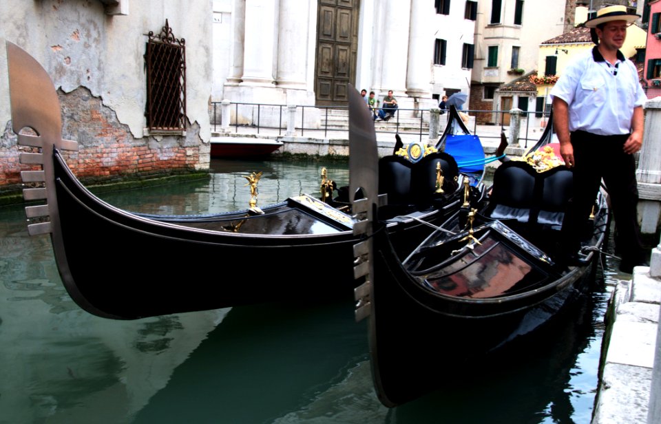 Gondola of Venice Italy - Creative Commons by gnuckx