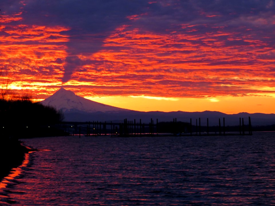 Sunrise over Mt. Hood and Columbia River at Wintler Park in Vancouver, WA