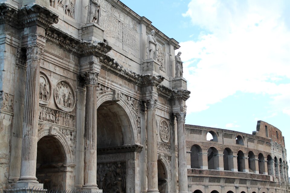 Romano monument colosseum