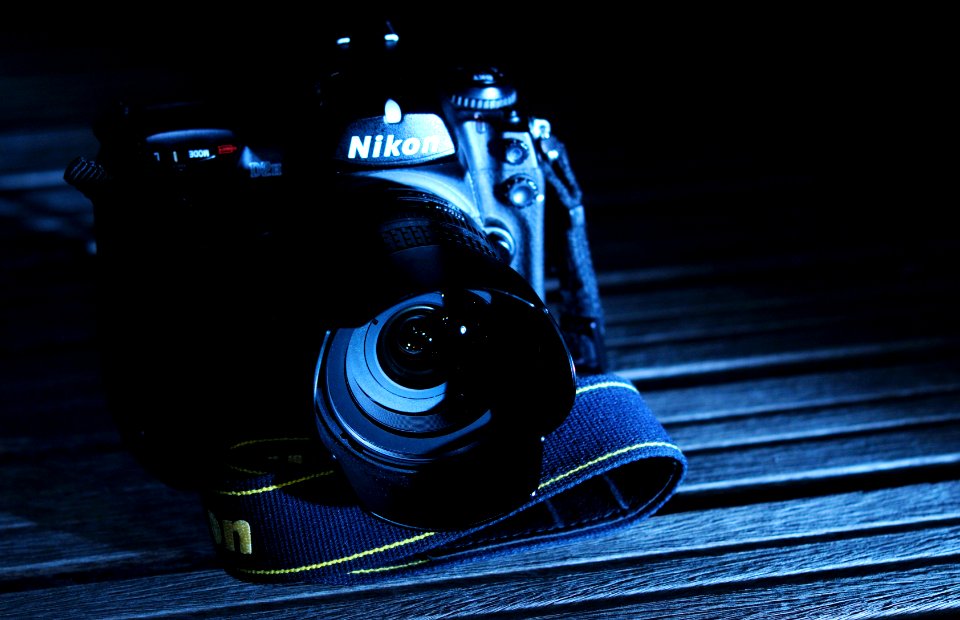 Low key remote flash test - Nikon D2H - Creative Commons by gnuckx