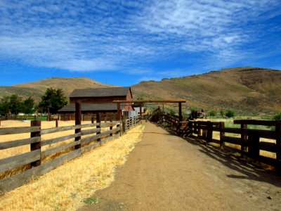 Murtha Ranch at Cottonwood Canyon SP in OR