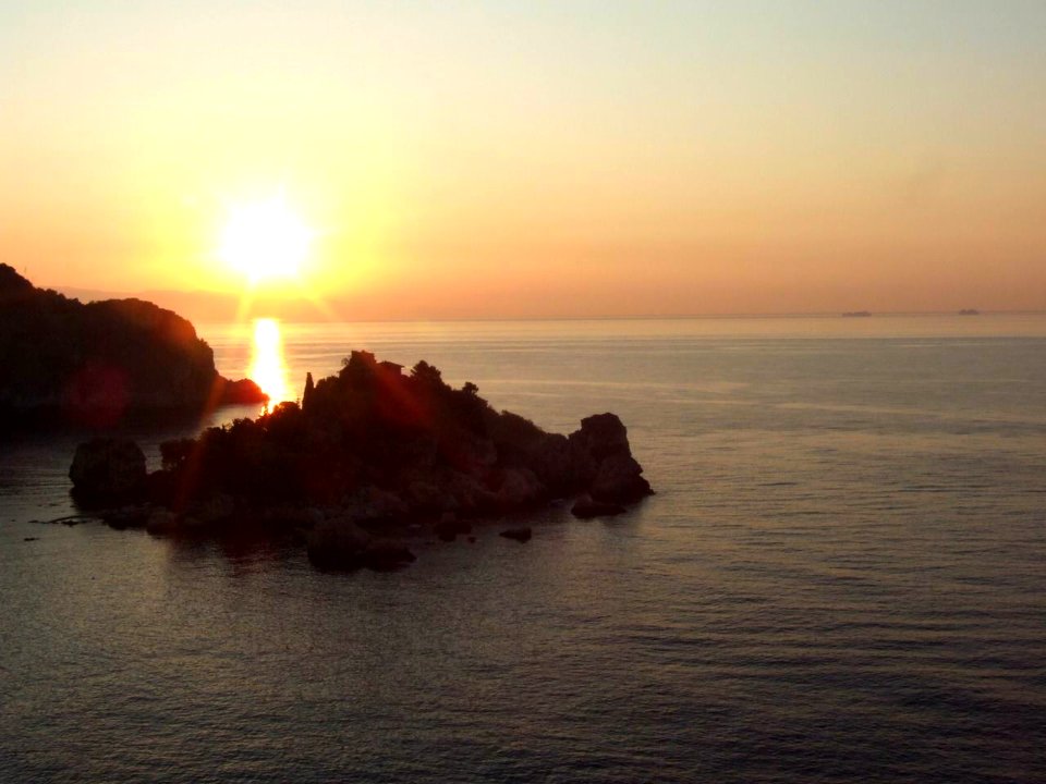 Dawn Sunset-Isola Bella-Taormina-Sicilia-Italy - Creative Commons by gnuckx